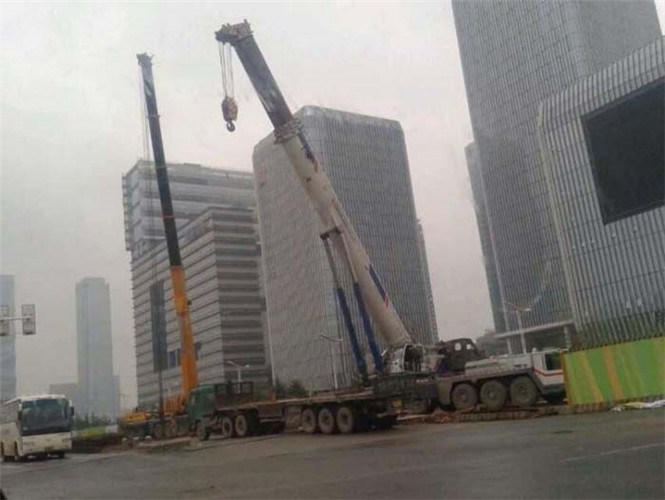 南安市“自动找平”—— 吊车的 “平地神器” 技术
